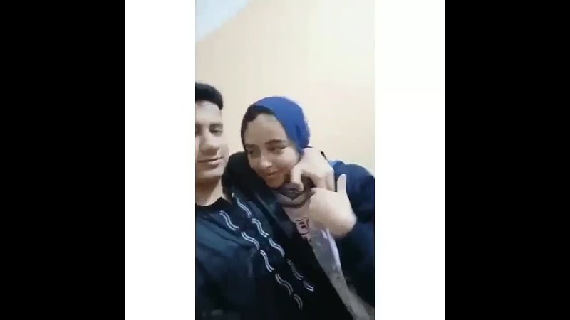 مصريه 18سنه بتقوله اقلعلك العبايه يحبيبي وهو نايك كسها