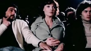 فرجوها علي فيلم سكس وهي كانت هتموت وتاخد واحد في كسها