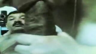 بزاز كبير تترج فوق الزب الضخم