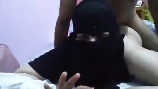 سعودية منقبة   تقوله  بيحرقني كسي