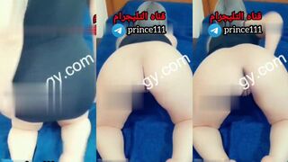 شرموطة في السيارة بتصرخ ارزع في كسي وأنا باصة في الطريق