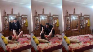 مراهقة بتصور نودز وهي نايمة عريانة وبتصحى وتفرك كسها تاني