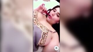 الشرمطه على السرير ليها وضع تاني و هي بيدخن البانجو