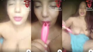 المفترية جسمها كرباج تدخل ايدها في كسها و طيها بعنف سكس سحاق عنيف