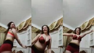الرقص الشرقي المدلع و جسمها المكهرب