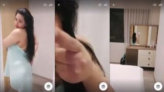 التجسس علي المليف المصري بعد خروجها من الحمام بالفوطة