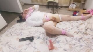 سكس حامي بين الراجل وأخت مراته وصوتهم واضح وهما في الاوضة