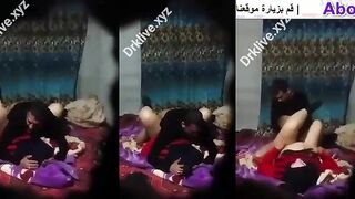 ابويا جايب شرموطة على البيت وبينكها في غرفة امي