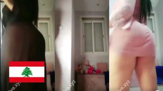 قحبة لبنانية تعمل عرض جنسي ساخن امام الكاميرا - سكس لبناني