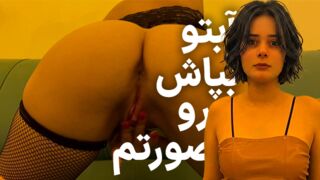 جق زدن مع بعض وانا وانت حشريين على الموبايل دلوقتي