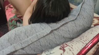 شفتها بتلعب في كسها لما دخلت الاوضة وقررت اساعدها فورا