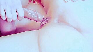 سكس مصري ينيك كس بنت مصرية حشرية بعد مكالمة ويفرغ على طيزها