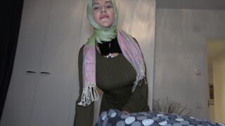 سكس مع الاخت التركية اللي اديتها هدية زبي في عيد ميلادها