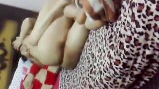 صاحبتي كانت مكيفه كسي اوي بالزوبر الصناعي