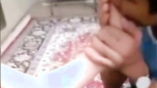 خاضع لأقدام شرموطة سادية تعشق المازوخي الذليل