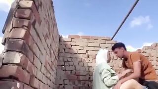 ابن عمي زنقني في السطح وخلي كسي يجيب دم