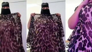 شوفني وانا بهز بزازي وطيزي الكبيرة في الايف