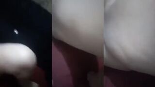 بدخل لي الشيشة في مهبلها وتستمع بالدخان في جسمها