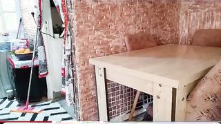 سكس روتين البيت: الست بترقص وهي بتنضف الصالة