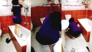 بترتب السرير وهي لابسة كاميز بدون حاجة تحته