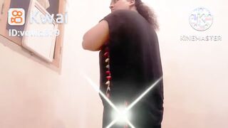بتنضف الستارة وهي بتمد إيدها وجسمها يبان