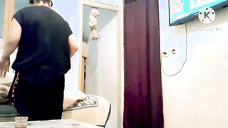 بتنظف الحمام والبزاز بتطلع من اللبس الخفيف