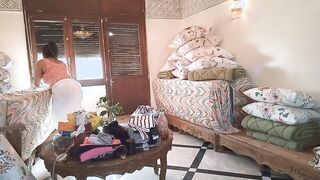 مراتي بتستحمى بعد التنظيف وجسمها كله يجنن